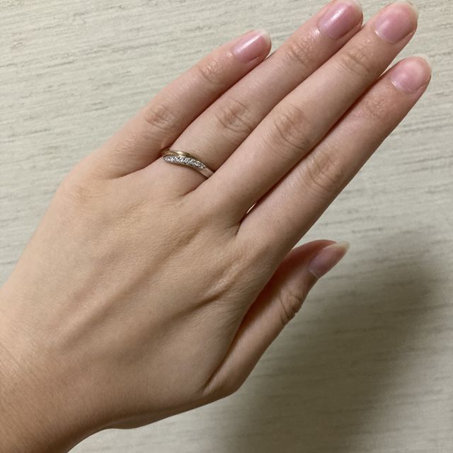 【アイプリモ(I-PRIMO)の口コミ】 店員さんのアドバイスから、2人とも指が長めなので、指輪の太さが普通〜太…