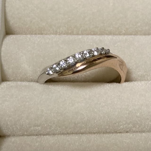 【アイプリモ(I-PRIMO)の口コミ】 店員さんのアドバイスから、2人とも指が長めなので、指輪の太さが普通〜太…