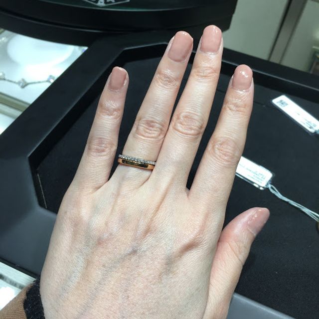 【ヴァン クリーフ＆アーペル(Van Cleef & Arpels)の口コミ】 付けた時の印象がとても素敵でした。少し斜めにカットされたデザインで、…