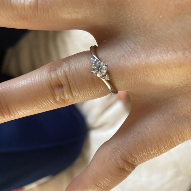 【アイプリモ(I-PRIMO)の口コミ】 普段使いがしやすいように、斜めにハマるタイプのリングにしました。
実際…