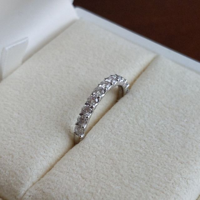 【TASAKI(タサキ)の口コミ】 婚約指輪にハーフエタニティリングが欲しくて色々なブランドのカタログを…