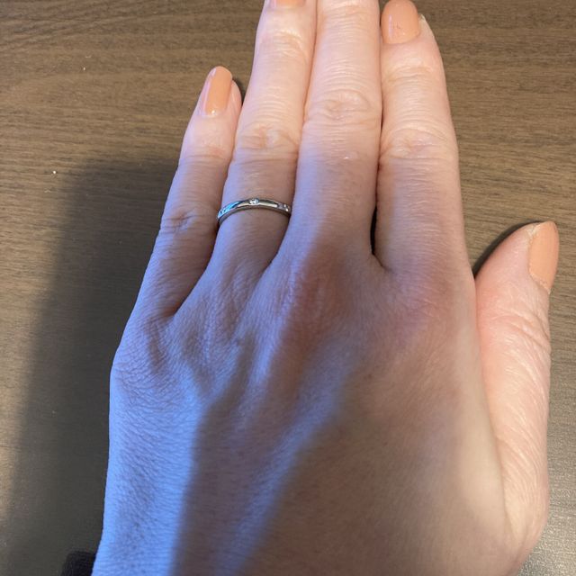 【ラザール ダイヤモンド(LAZARE DIAMOND)の口コミ】 細めで3石ダイヤのデザインの結婚指輪を探していたところ、ラザールダイヤ…