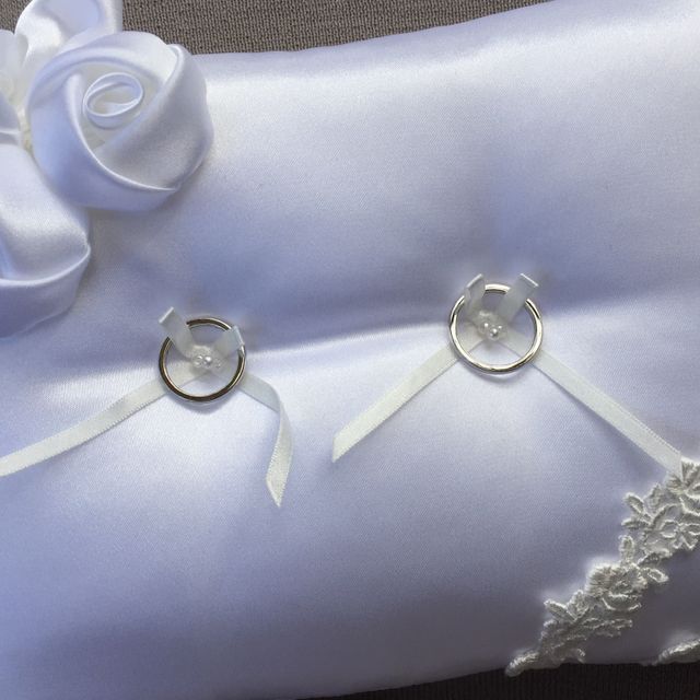 【ラザール ダイヤモンド(LAZARE DIAMOND)の口コミ】 細めで3石ダイヤのデザインの結婚指輪を探していたところ、ラザールダイヤ…