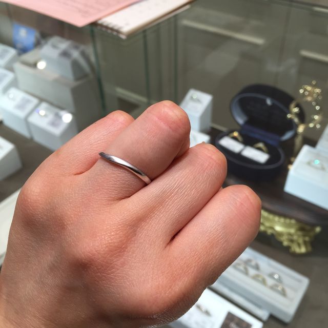 【A・D・A(エー・ディー・エー)の口コミ】 細めのウェーブのデザインでつや消し加工がラインで入れてもらえるのが良…