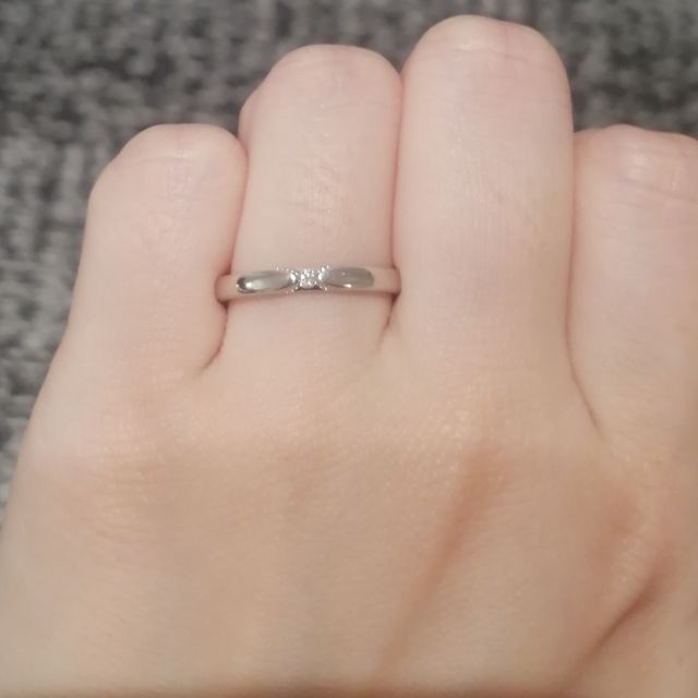【エクセルコダイヤモンド(EXELCO DIAMOND)の口コミ】 かわいらしく、リボンのようにも見えるデザインでした。I型なのでシンプル…