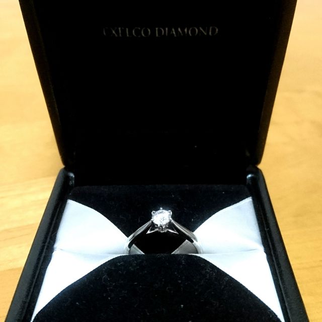 【エクセルコダイヤモンド(EXELCO DIAMOND)の口コミ】 ダイヤモンドが綺麗に際立つクラシカルなデザインが気に入りました。
6本…