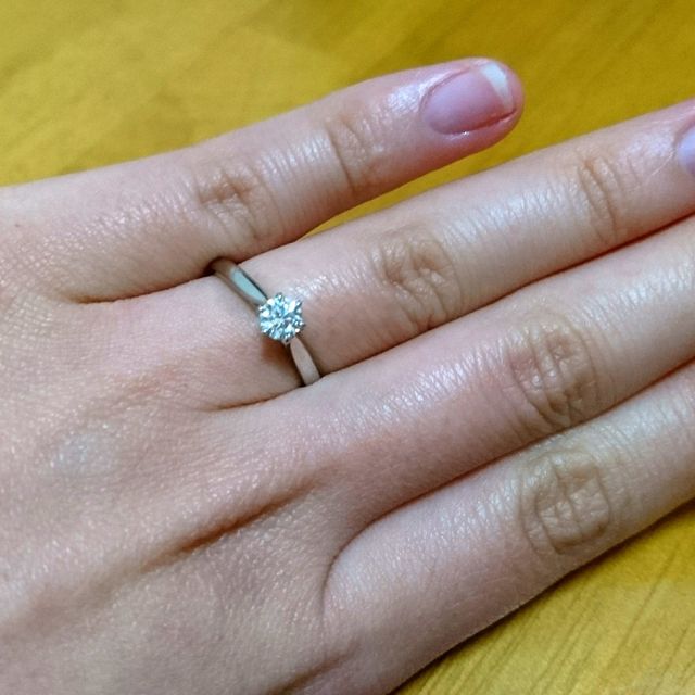 【エクセルコダイヤモンド(EXELCO DIAMOND)の口コミ】 ダイヤモンドが綺麗に際立つクラシカルなデザインが気に入りました。
6本…