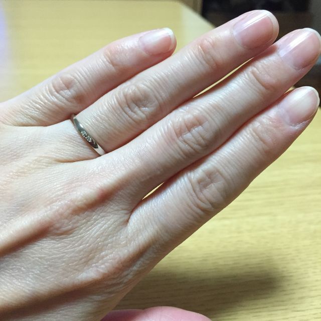 【DEAREST(ディアレスト)の口コミ】 シンプルで品のある物が欲しかったのでこれが私達にはぴったりのデザイン…