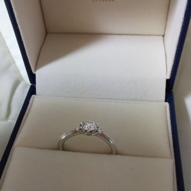 【GALA JEWELRY(ガラジュエリー)の口コミ】 華奢なラインで細めのダイヤ入りの結婚指輪を探しておりました。ガラは品…