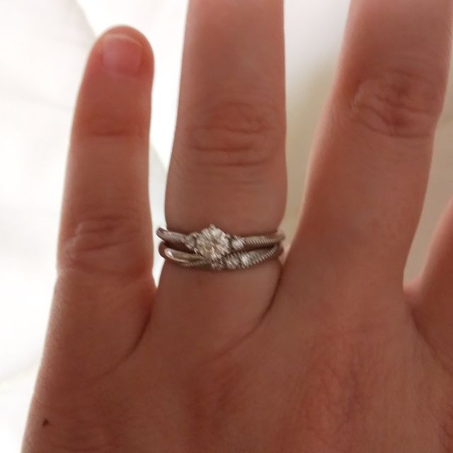 【GALA JEWELRY(ガラジュエリー)の口コミ】 華奢なラインで細めのダイヤ入りの結婚指輪を探しておりました。ガラは品…