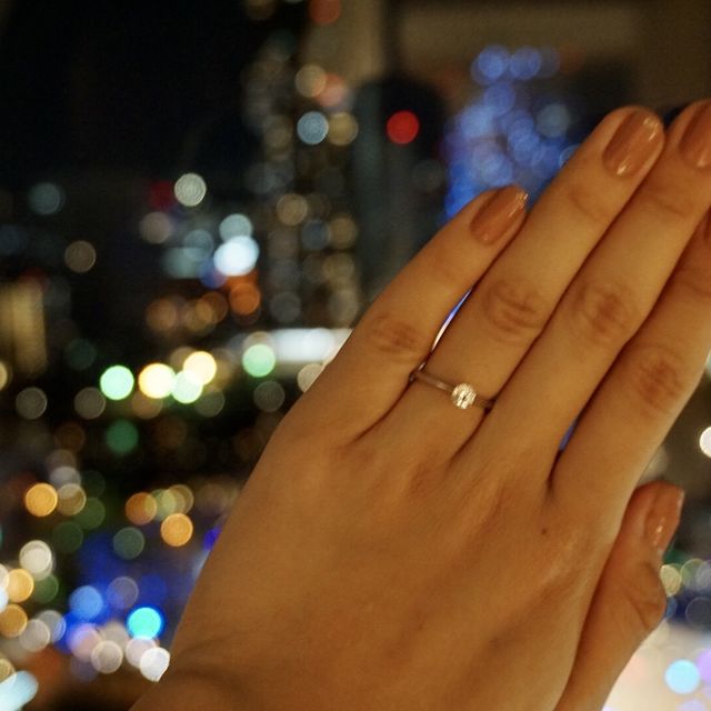 【アイプリモ(I-PRIMO)の口コミ】 シンプルなザ・婚約指輪！というデザインです。
メレダイヤが入ってるよう…