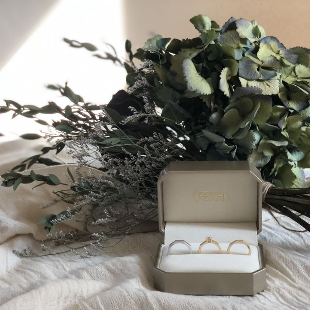 【ORECCHIO(オレッキオ)の口コミ】 婚約指輪は、ゴールドで普段でも着用できるオシャレなデザインを探してい…