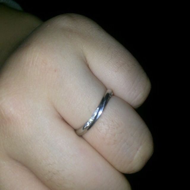 【銀座ダイヤモンドシライシの口コミ】 細すぎないリングに、ウェーブと、さりげないダイヤが気に入りました。正…