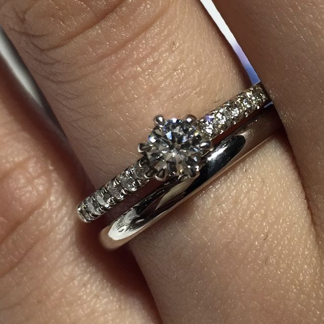 【ヴァン クリーフ＆アーペル(Van Cleef & Arpels)の口コミ】 デザインや、ダイヤのカットも他のブランドとは少し変わっていて、とても…