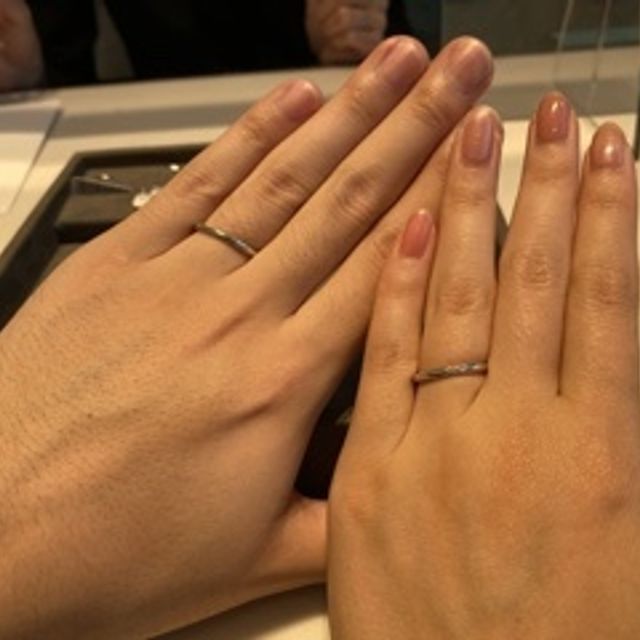 【ティファニー(Tiffany & Co.)の口コミ】 シンプルながらも、ダイヤモンド３石が光る素敵なデザインでした。憧れの…