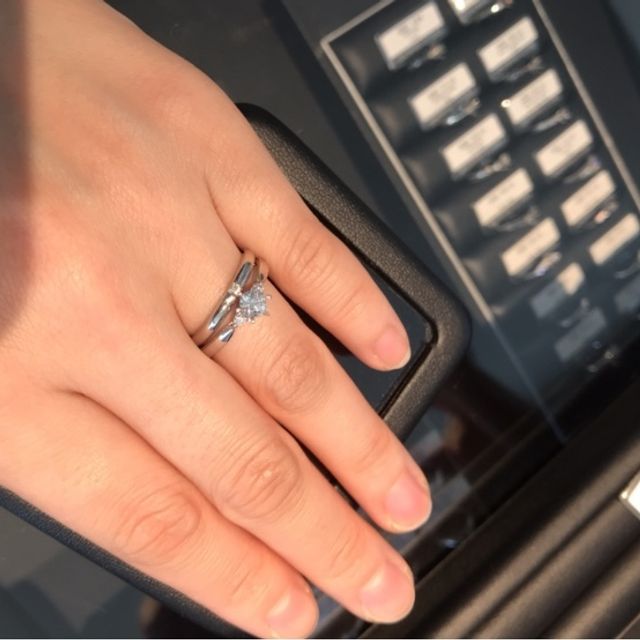 【エクセルコダイヤモンド(EXELCO DIAMOND)の口コミ】 元々は婚約指輪らしい一石のシンプルなダイヤモンドリングを検討していま…