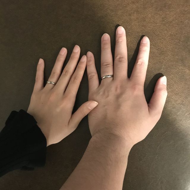 【銀座ダイヤモンドシライシの口コミ】 シンプルで上品なものが欲しくて探しました。見た目と大きさが理想なもの…