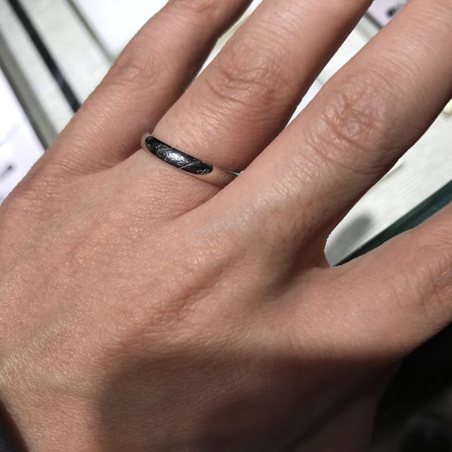 【ヴァン クリーフ＆アーペル(Van Cleef & Arpels)の口コミ】 結婚指輪としてこちらの掘られてるデザインが筆記体でかっこいいと思いま…