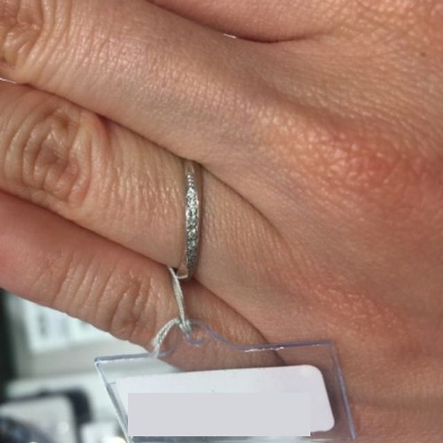 【festaria bijou SOPHIA(フェスタリア ビジュソフィア)の口コミ】 細身でラインに沿ってダイヤが入っているリングを探しており、幾つか候補…