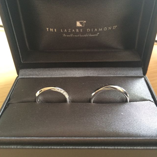 【ラザール ダイヤモンド(LAZARE DIAMOND)の口コミ】 メレダイヤがついているデザインを探していました。このデザインは他店で…