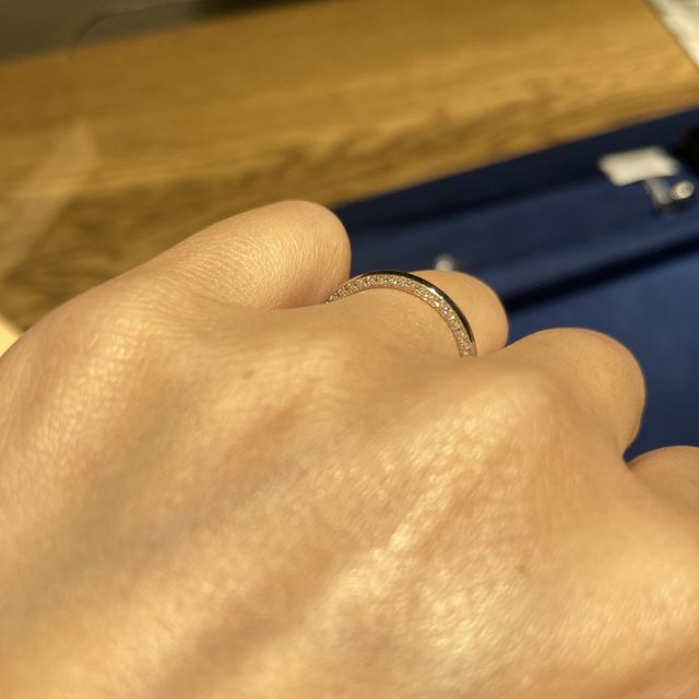 【Love Bond(ラブボンド)の口コミ】 シンプルなストレートの結婚指輪を探していました。ですが一見シンプルに…