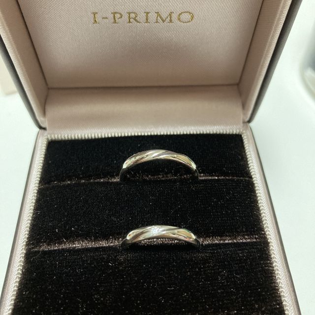 【アイプリモ(I-PRIMO)の口コミ】 細すぎず、太すぎず、斜めの彫り込みがあるので、どんな指にも馴染んだこ…