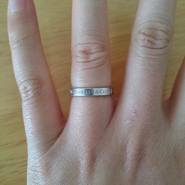 【ティファニー(Tiffany & Co.)の口コミ】 あまり目立つ指輪ではなく、普段使いもできるシンプルな指輪を探していた…