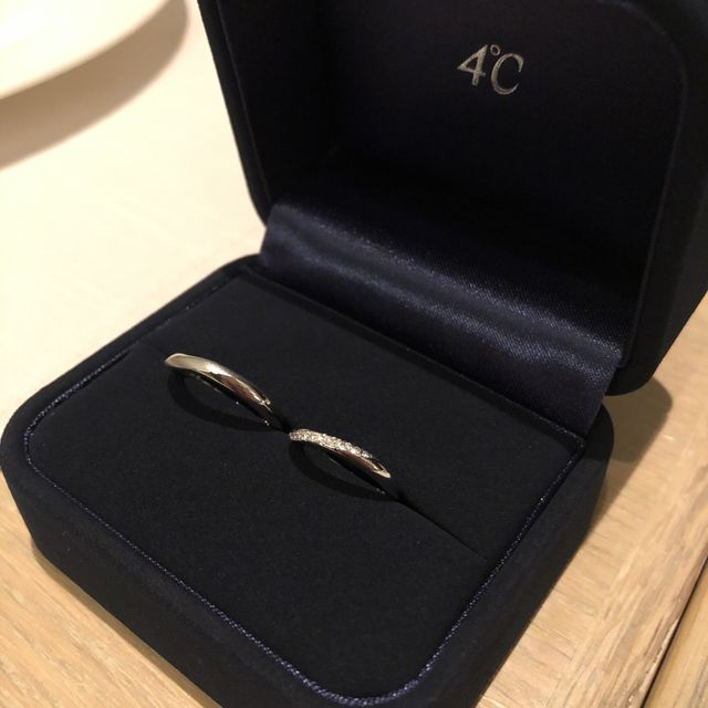 【4℃ BRIDAL(ヨンドシーブライダル)の口コミ】 ウェーブタイプのデザインが欲しかったのですが、これはウェーブタイプの…