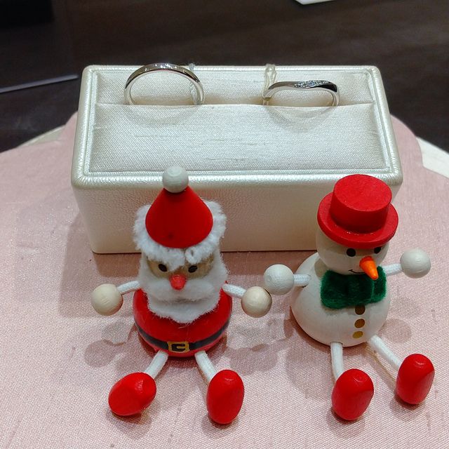 【TRECENTI(トレセンテ)の口コミ】 私の指が太くて短いので、スッキリ見えるV字ラインの指輪を希望させてもら…