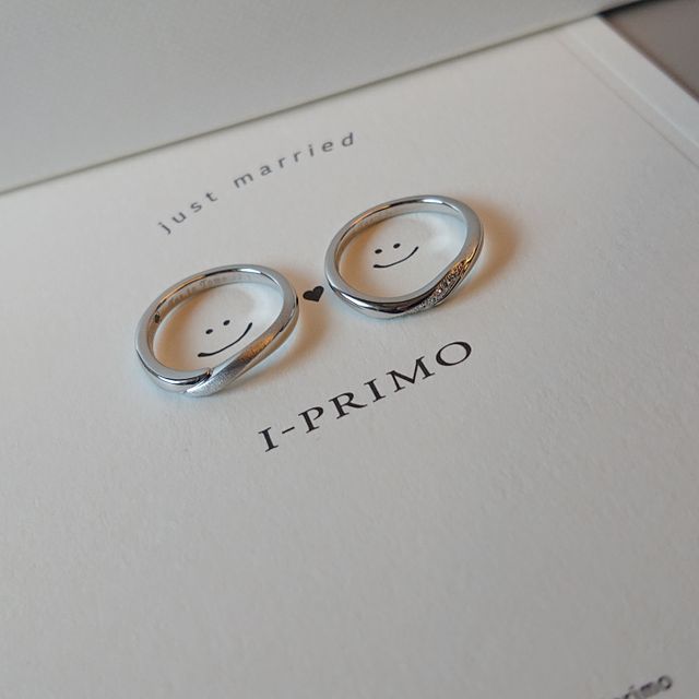 【アイプリモ(I-PRIMO)の口コミ】 2人のリングを重ねると形状が沿うような形になっている所に惹かれました。…