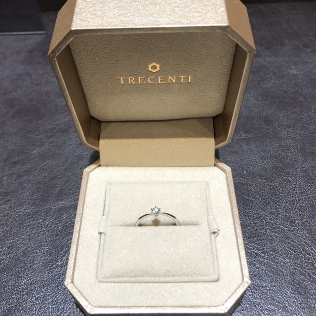 【TRECENTI(トレセンテ)の口コミ】 ネットでまず探していたんですが
1番に目に入ったのが
シンプルで尚且つ輝…