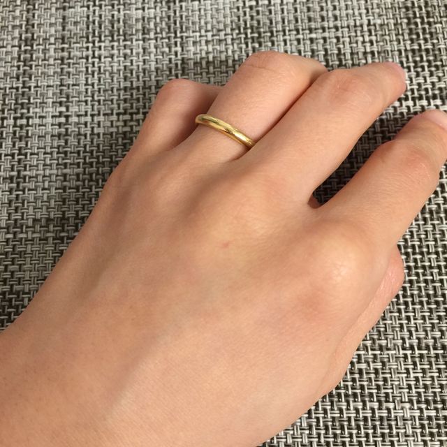 【カルティエ(Cartier)の口コミ】 ずっとつけている結婚指輪なのでシンプルでプレーンなものを選びました。…