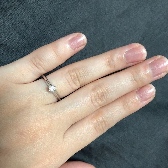【ティファニー(Tiffany & Co.)の口コミ】 結婚指輪と重ね付けをしたかったのでシンプルなデザインを探していました…