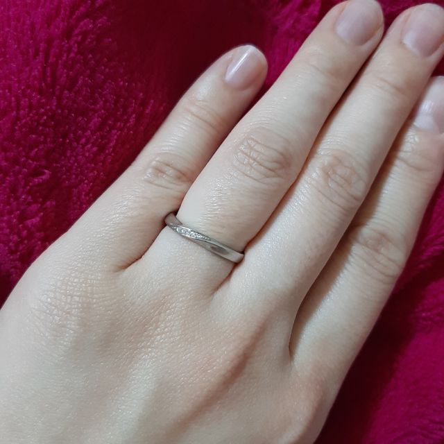 【4℃ BRIDAL(ヨンドシーブライダル)の口コミ】 シンプルで綺麗なデザインが決めてでした。結婚指輪ペアで、予算を15～30…