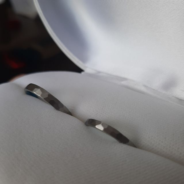 【Aroode(アローデ)の口コミ】 現在金属アレルギーはないのですが、肌が強いほうではなく、常に付けてい…