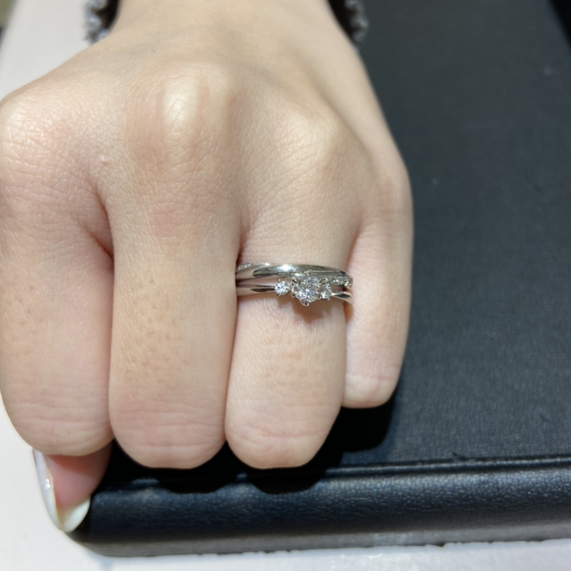 【TRECENTI(トレセンテ)の口コミ】 婚約指輪のウェヌスを試着しました。爪と台座部分が他ブランドに無い形・…