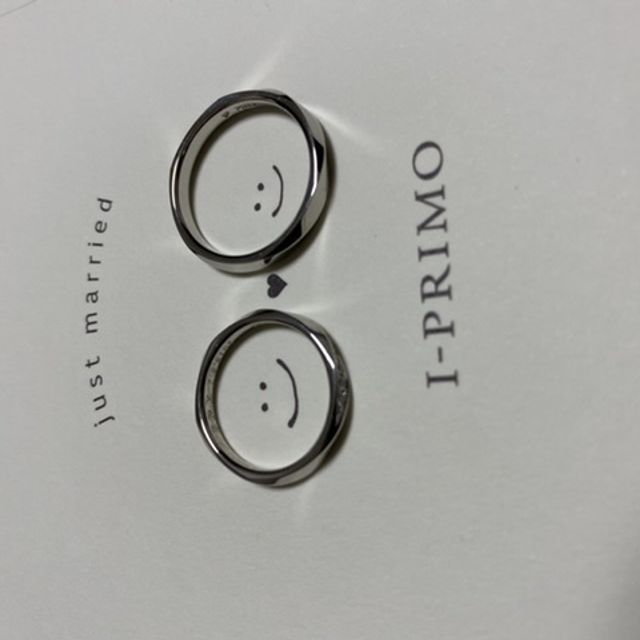【アイプリモ(I-PRIMO)の口コミ】 指輪のデザインに一目惚れしました。
男性用のデザインも格好良く、指輪の…