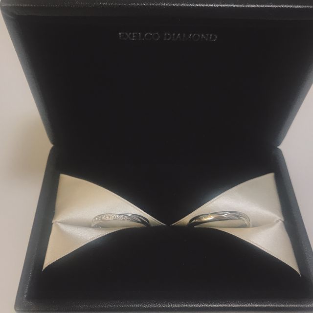 【エクセルコダイヤモンド(EXELCO DIAMOND)の口コミ】 左半分にダイヤがついていて、華やかすぎずシンプルすぎずちょうどいい輝…