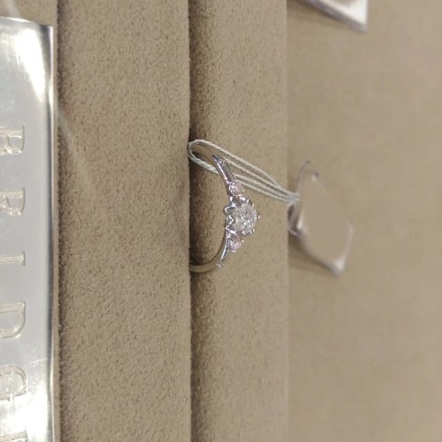 【BRIDGE(ブリッジ)の口コミ】 個性的で可愛らしいデザインですし、サイドに配置されたピンクダイヤも綺…