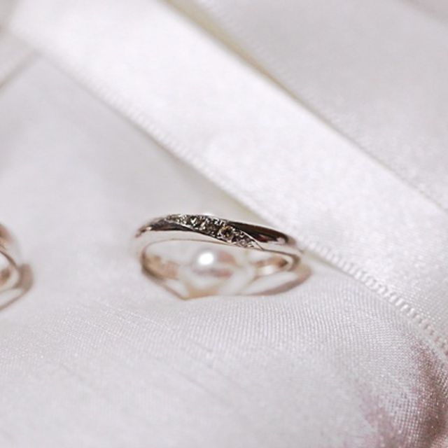 【ラザール ダイヤモンド(LAZARE DIAMOND)の口コミ】 ウェーブがかっていて、細く華奢なデザインの指輪が欲しくて雑誌やネット…