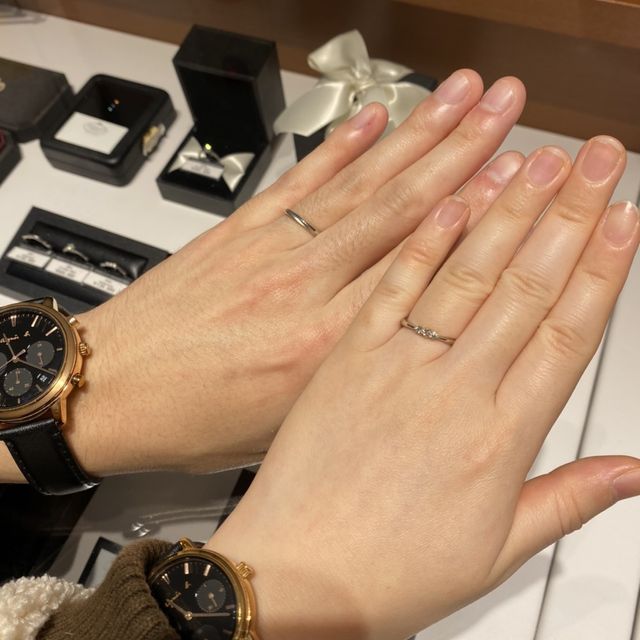 【銀座ダイヤモンドシライシの口コミ】 マット感と光沢感どちらも楽しめる指輪にしました。
他のブランドも見て最…