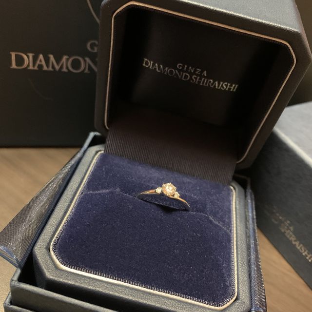 【銀座ダイヤモンドシライシの口コミ】 婚約指輪！！って感じのダイヤモンドが一粒のデザインでとても素敵でした…