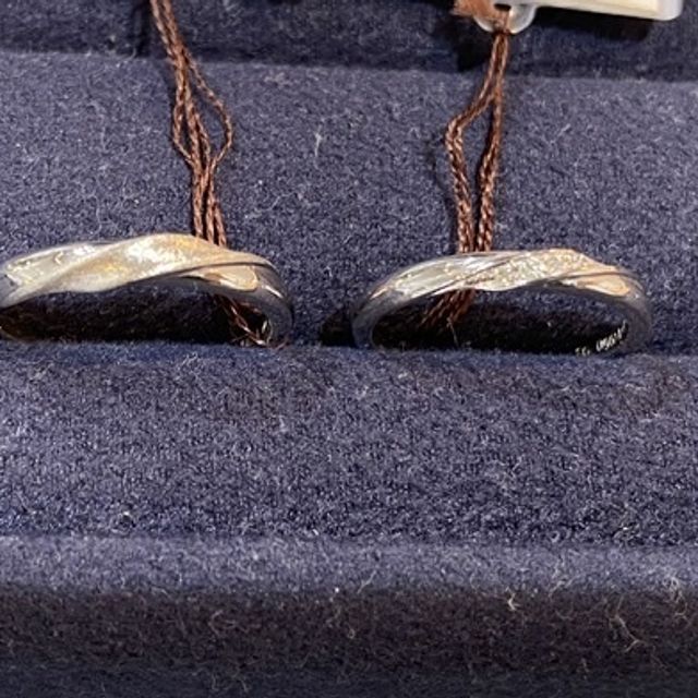 【JEWELRY STUDIO Advance(ジュエリースタジオアドバンス)の口コミ】 ストレートタイプか少しウェーブのあるタイプの指輪が希望でした。シンプ…