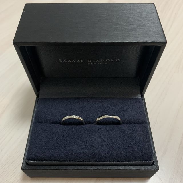 【ラザール ダイヤモンド(LAZARE DIAMOND)の口コミ】 プラチナリングに複数メレダイヤのあるデザインの指輪を探していました。
…