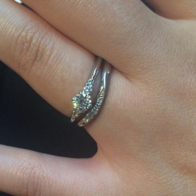 【ケイウノ ブライダル(K.UNO BRIDAL)の口コミ】 エンゲージリングはもともと希望していたストレートタイプでメレダイヤが…