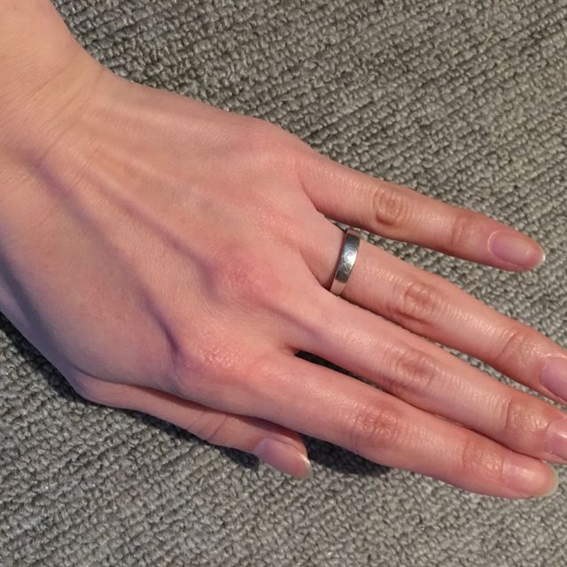 【グッチ(GUCCI)の口コミ】 なんの特徴もないシンプルなものに見えますが、手のひら側が少し細くなっ…