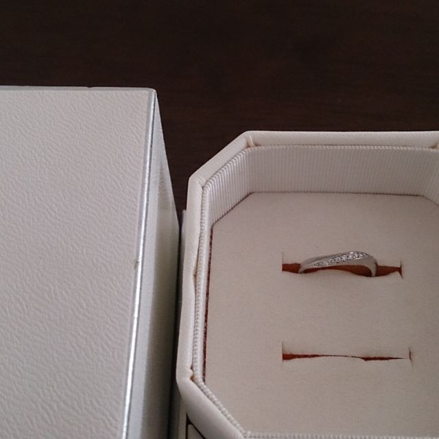 【4℃ BRIDAL(ヨンドシーブライダル)の口コミ】 行きやすい場所に店舗があり、好みのデザインで価格も手ごろだったので即…