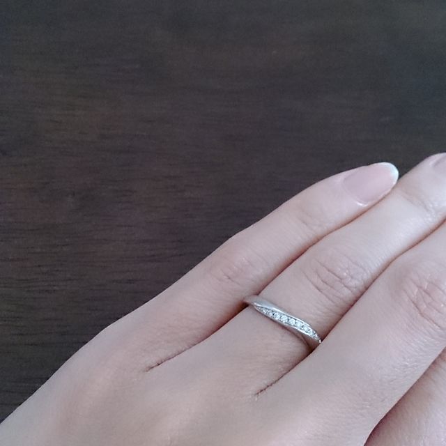 【4℃ BRIDAL(ヨンドシーブライダル)の口コミ】 行きやすい場所に店舗があり、好みのデザインで価格も手ごろだったので即…