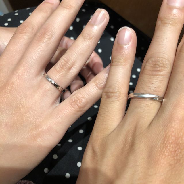 【銀座ダイヤモンドシライシの口コミ】 デザインはシンプルすぎず、個性的すぎないものを探していました。かなり…