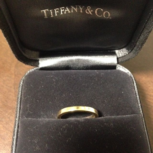 【ティファニー(Tiffany & Co.)の口コミ】 私は夏に日焼けしやすく、プラチナのリングだと、どうしても白く浮いてし…